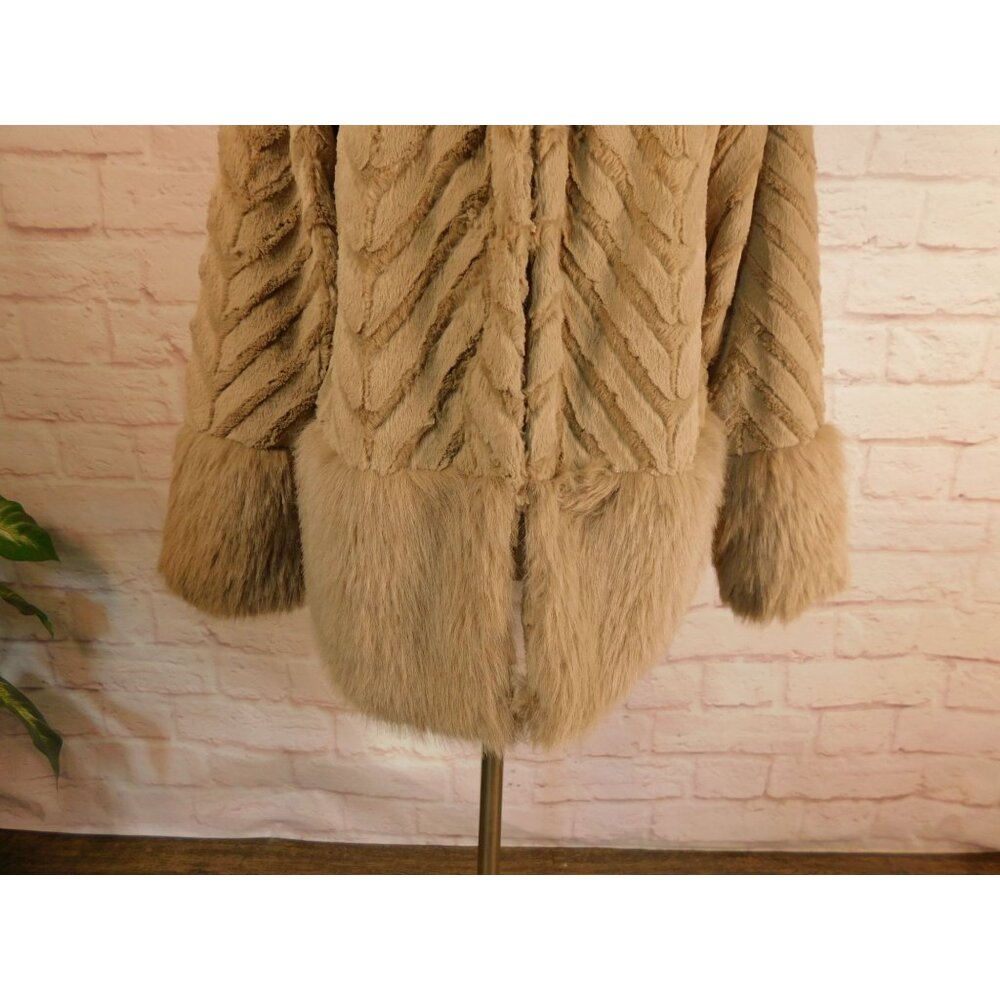 Nina Leonard Faux Fur Chevron Pattern Coat Pockets Women's S NWT - Picture 3 of 12